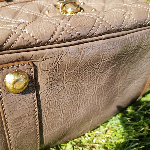 💄TAKE IT SALE💋 Marc Jacobs Quilted Bowler Taupe - Picture 4 of 6